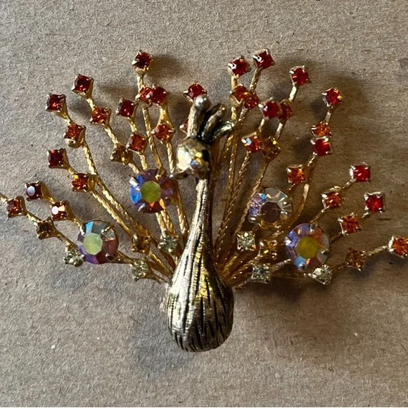 Monet gold bow brooch - Picture 9 of 13